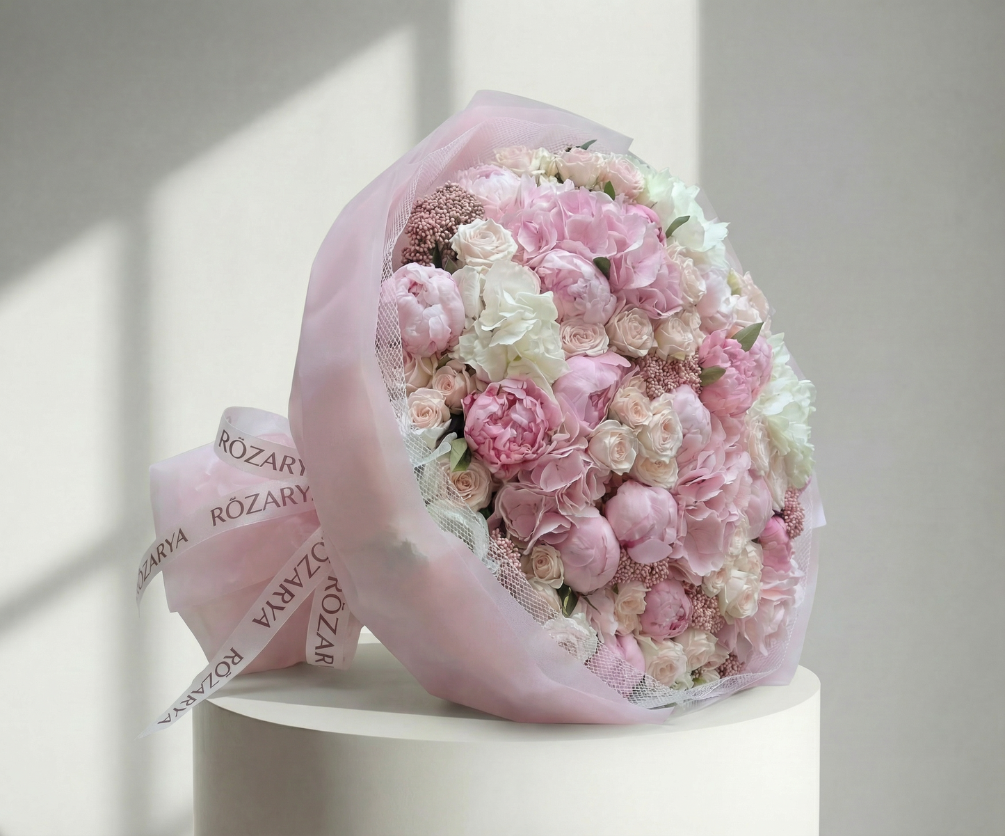 The Soft Lisianthus and Rosebud Dream