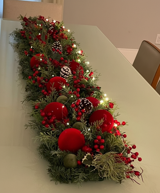 Traditional Red Berry & Pine Runner